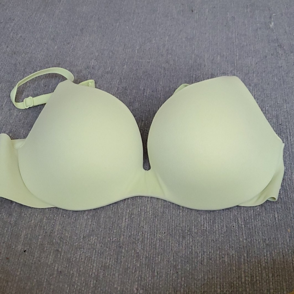 Victoria's Secret Incredible Bra 32B NWOT